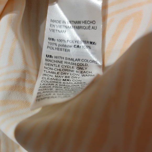 chicos Ruffle front button up long sleeve blouse size 4 flowy silhouette fit. - Picture 4 of 5